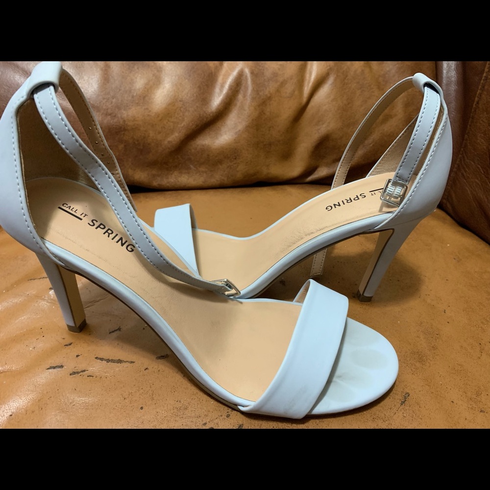 Stylish heeled sandals!